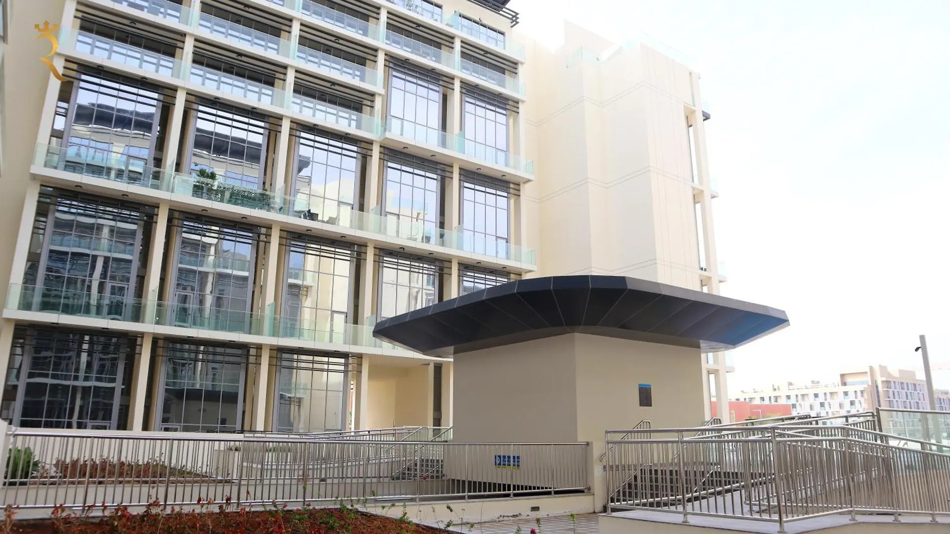 Premium Transit Escape 2Br Oasis Delight In Masdar City Abu Dabi